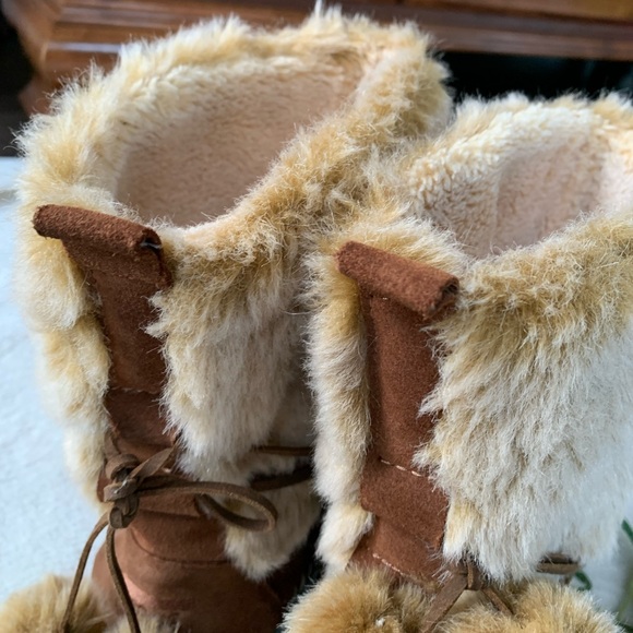 Toms Suede and Faux Fur Moccasin Pom Pom Boots - Picture 9 of 15